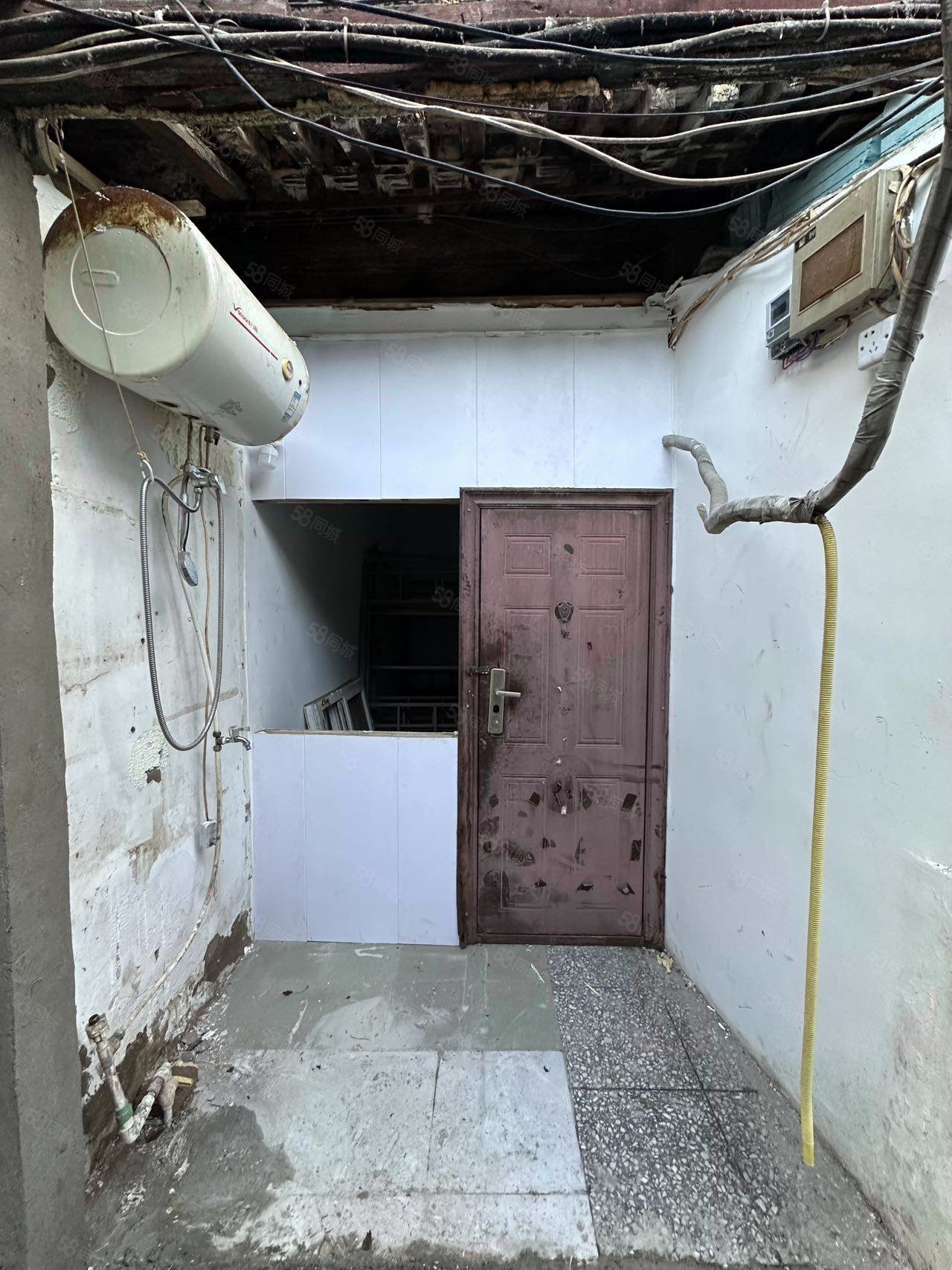 豆角胡同小區(qū)1室0廳0衛(wèi)10㎡南198萬(wàn)