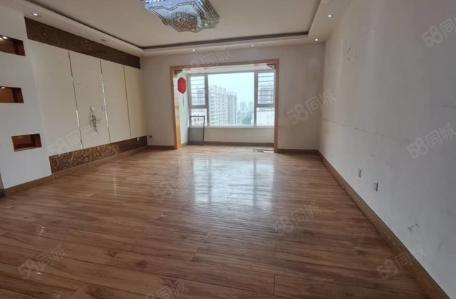 急售大平层  位置 东边户 全名户型 靠近亿丰广场 有钥匙