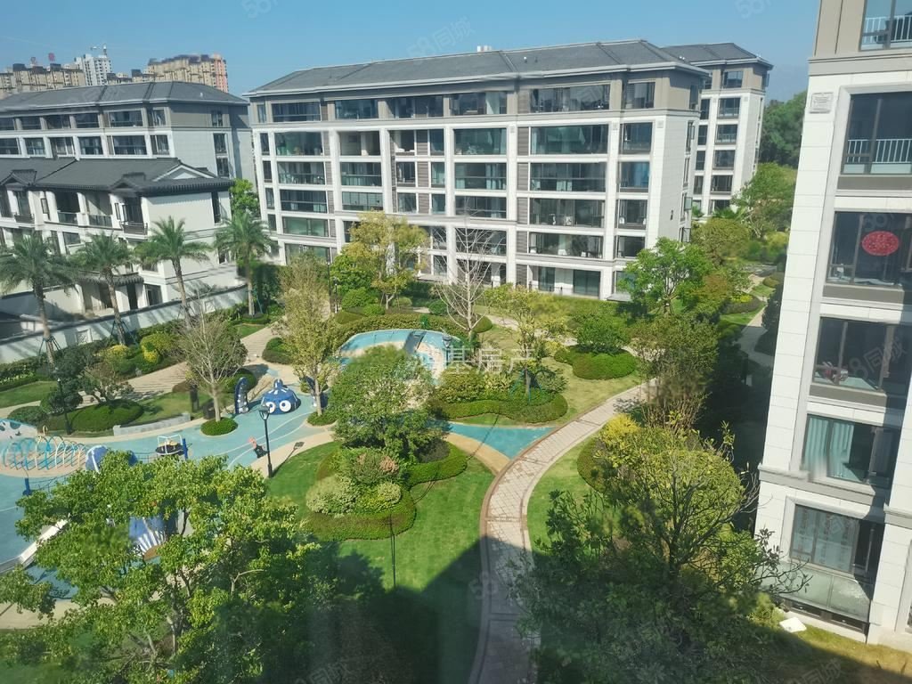 滨江棕榈公园壹号4室2厅2卫131.08㎡南北187万