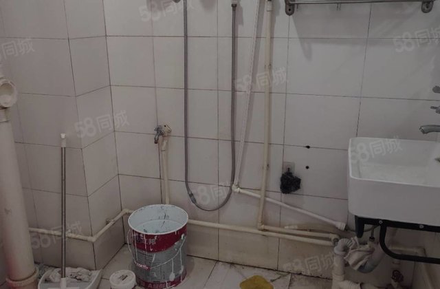 本部 妇幼保健院旁 南向 有钥匙随时看房