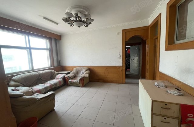 装饰公司紧靠东昌 户型方正南北通透 方便看房 房东诚心出售