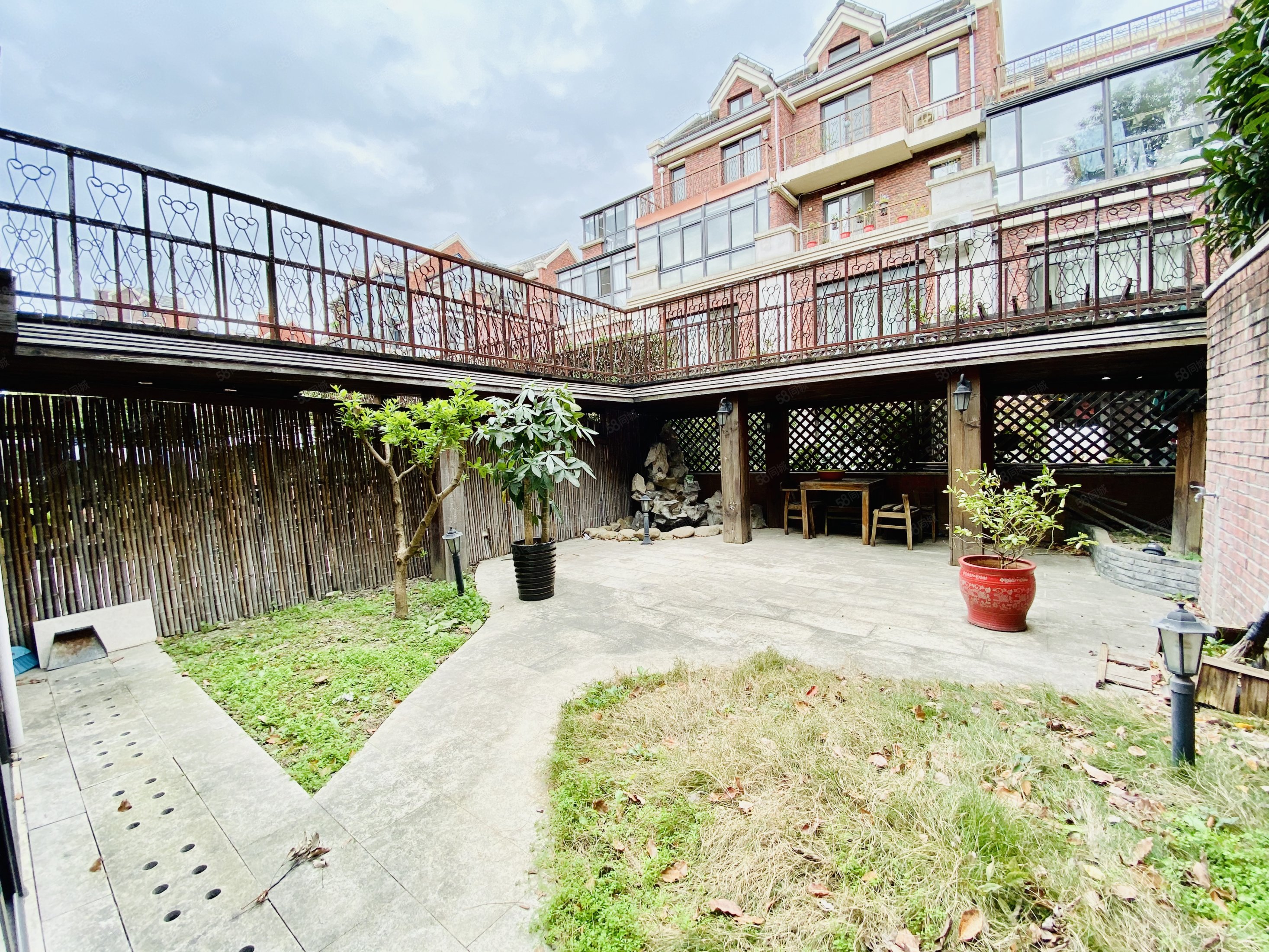 合生御廷(别墅)3室3厅3卫164.66㎡南552万