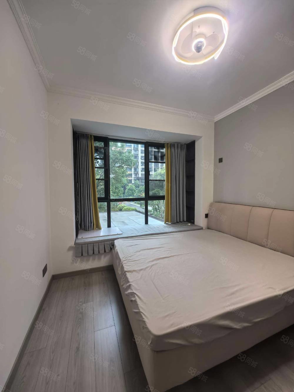 港中旅公元6室2厅3卫180㎡南北199万