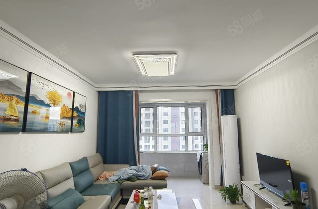 急售，刚装修的新房，三叶草户型，两卫，双阳台