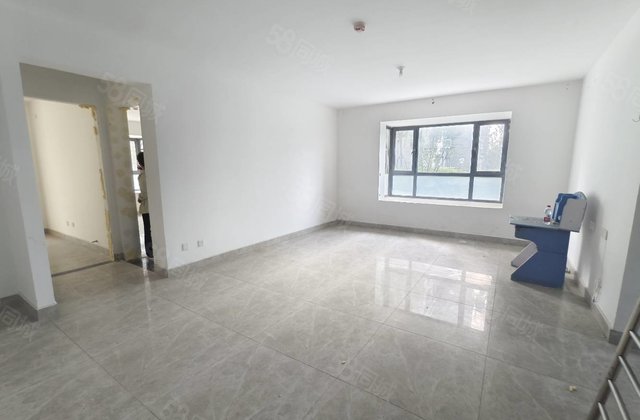 新出急售莲湖新城 95万 边户 带车位  三室两厅两卫