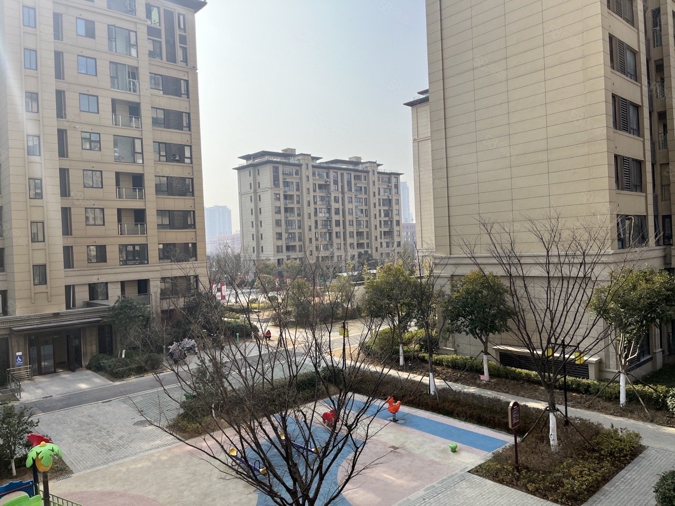 珍宝岛香缇雅苑3室2厅2卫125㎡南105万