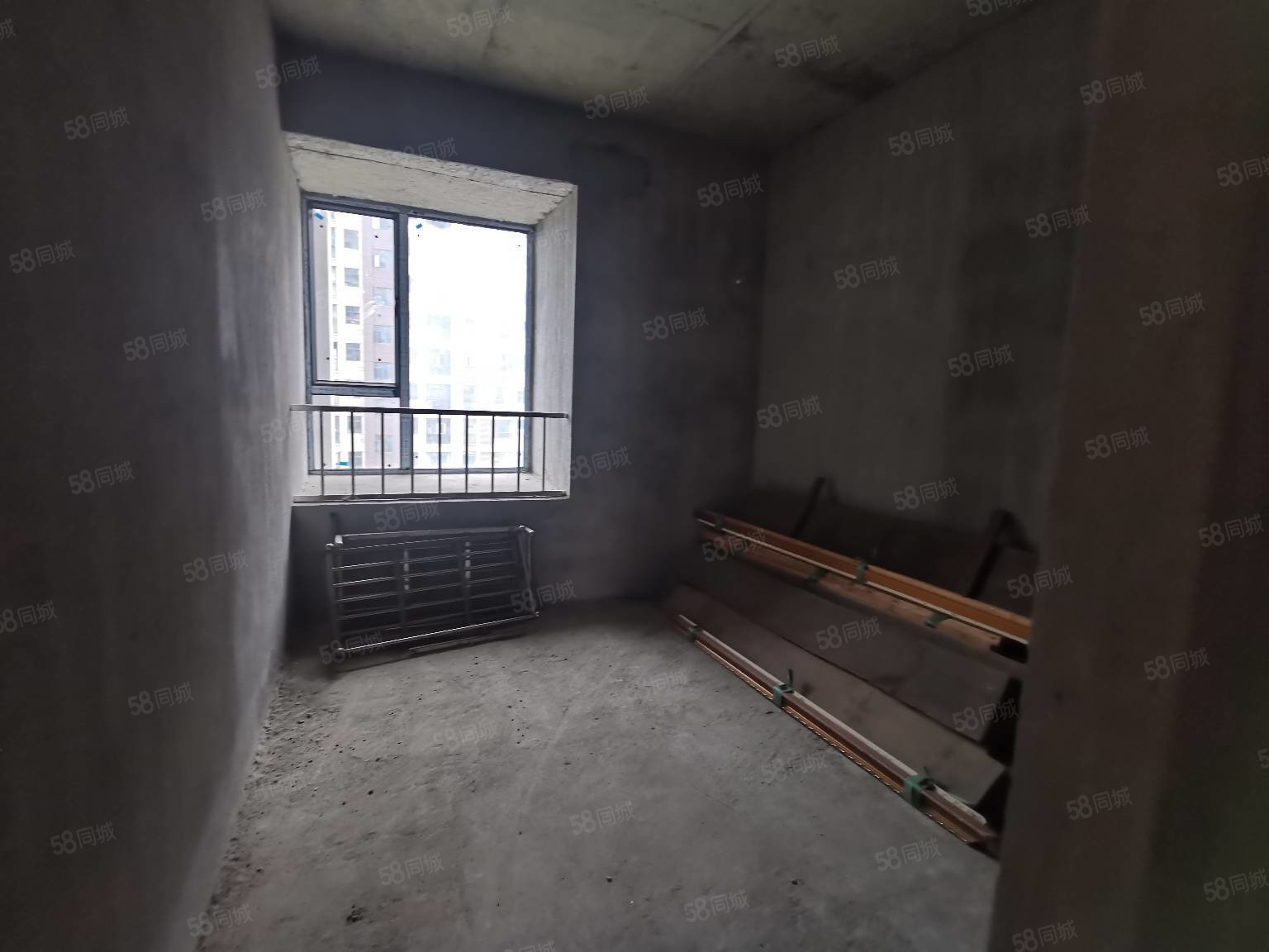 江旅翰林苑4室2厅2卫128.3㎡南北93万