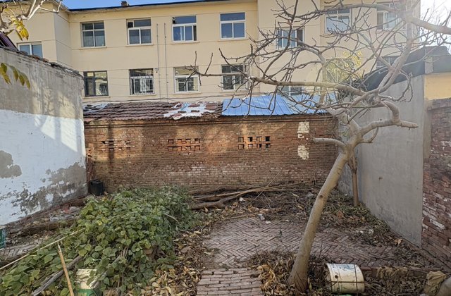 市医院附近一楼带院32万买一楼带院