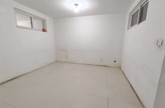 水岸新城，孝心楼层，标准三室，房东急售，