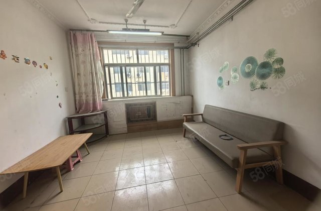 老文轩二  外国语附近，小区停车方便，南北通透