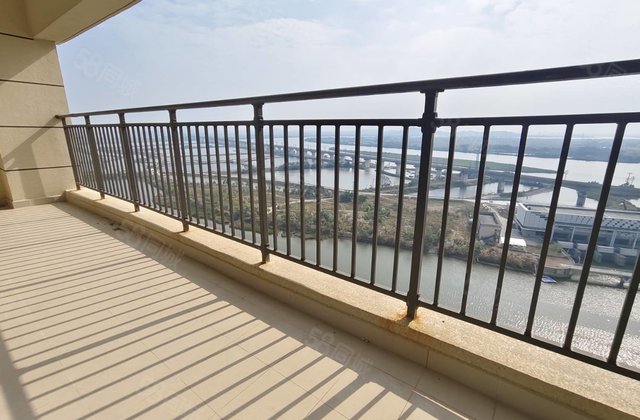 绿地海玥滨江4室2厅143㎡79.8万二手房图片