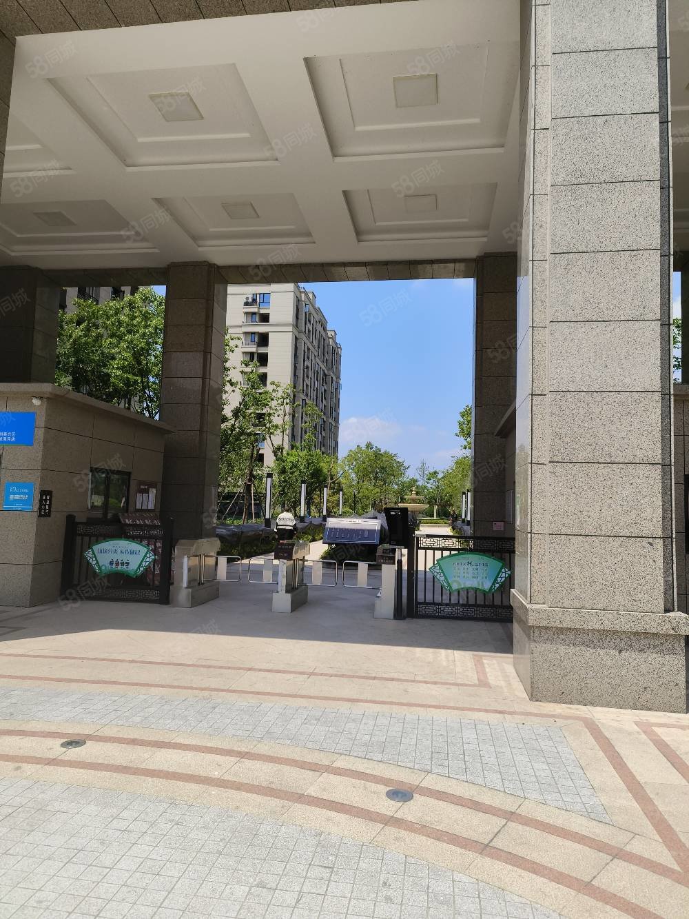 赞成海月3室1厅2卫104㎡南175万