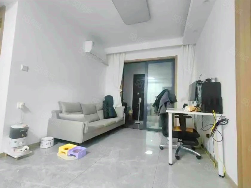 保利中交雲上3室2厅2卫78㎡南北200万