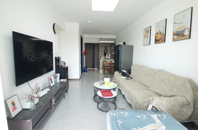 次新小区商品房，大客厅朝阳双阳台，带储藏室精装三室，水城印象