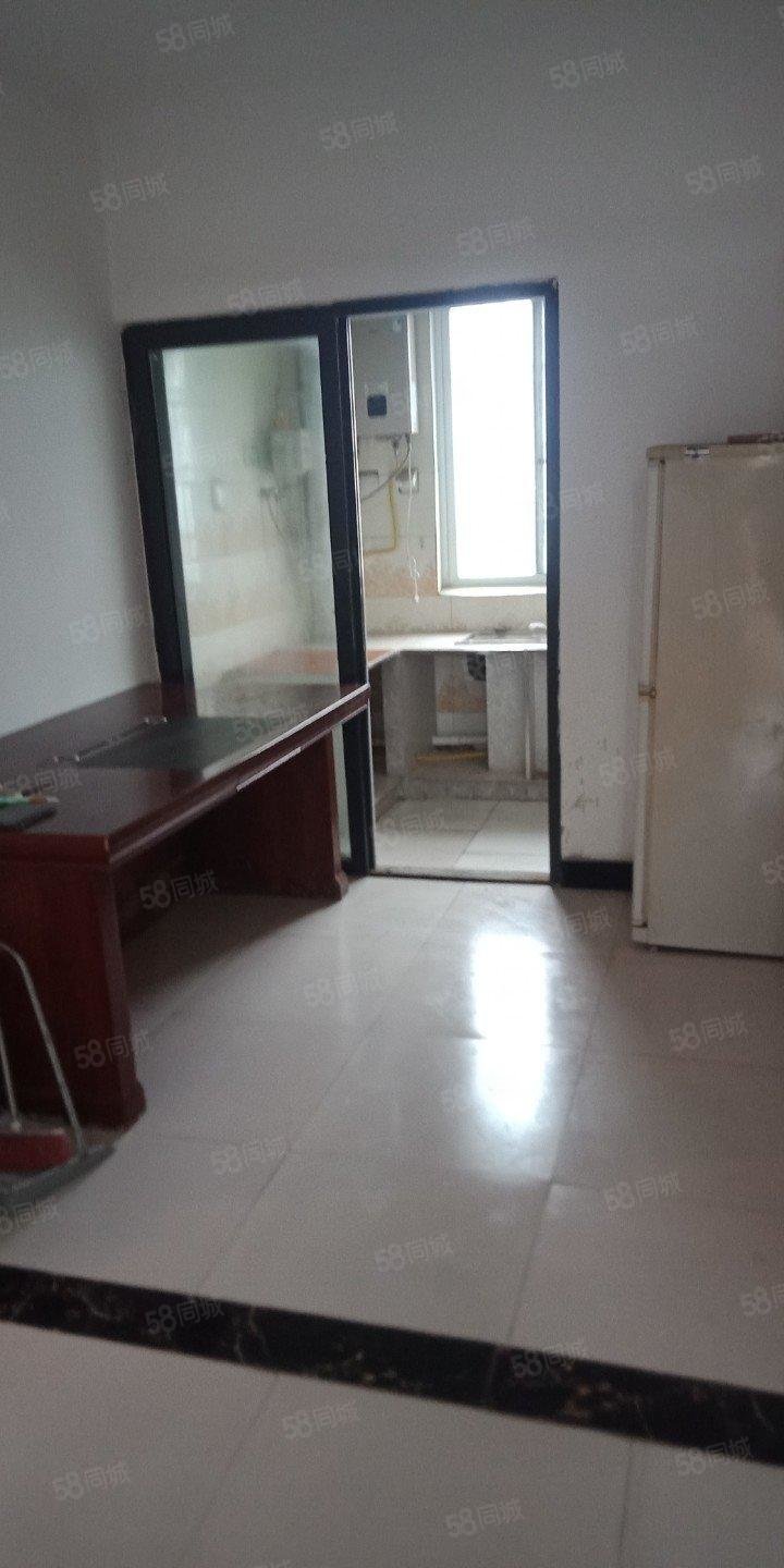 锦谯名苑3室2厅1卫106㎡南43万