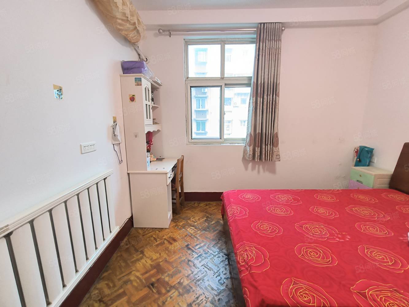 沿河小区4室1厅2卫68㎡南北28.8万