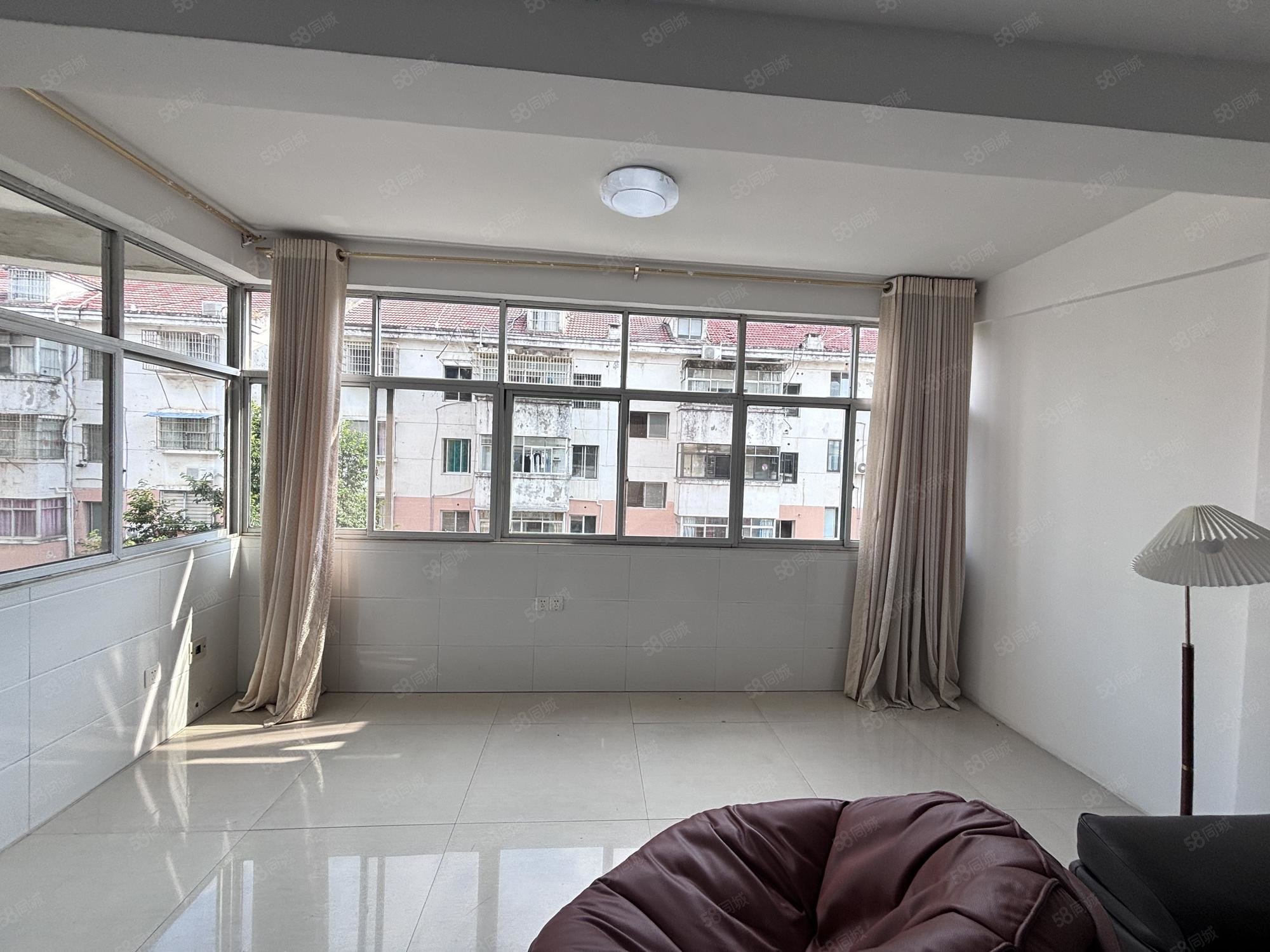 警苑6室2厅3卫169㎡东88万