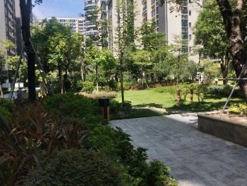 新出大悦花园3楼带60平露台 108平方 3室2厅2卫