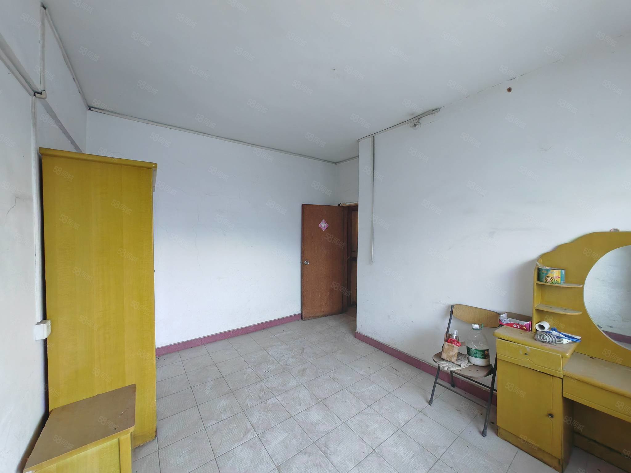 向阳小区2室1厅1卫31㎡南7.8万