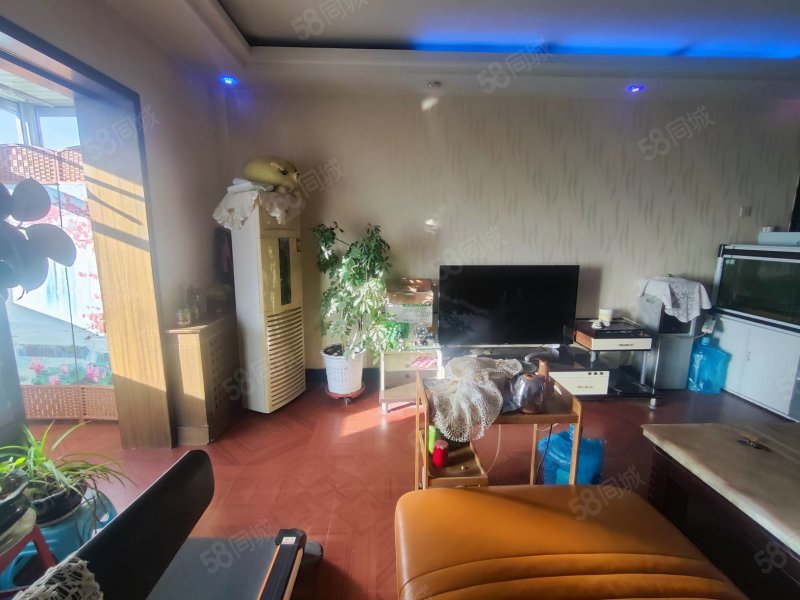 华美商住楼3室2厅1卫131㎡南北55万