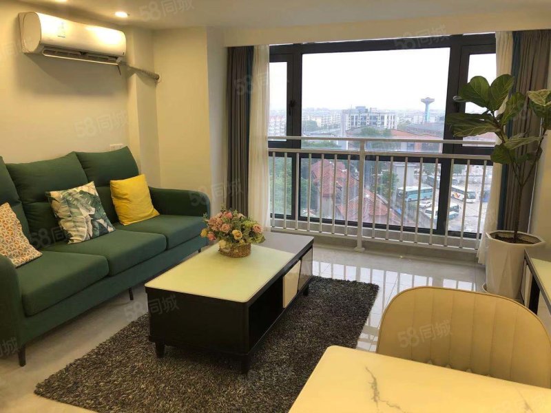 龙柏高级公寓2室1厅2卫20㎡南72万