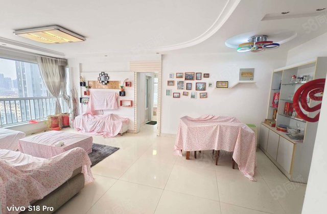 汽车站附近电梯三室精装修免大税带储藏室单价    千左右