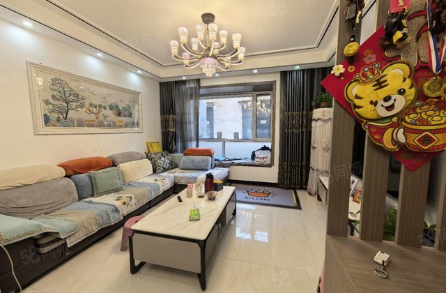 龙湾二期电梯洋房 客厅和2室朝阳 精装修 南北通透 储藏室