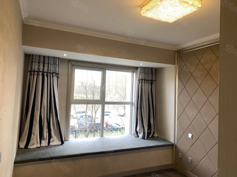 【10图】塘鹅长楹天街精装修四居室 户型方正 南北通透 有车位,龙湖长