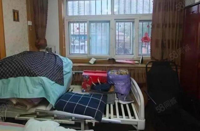 湖边乐园小区3室2厅1卫108平方 孝心一楼