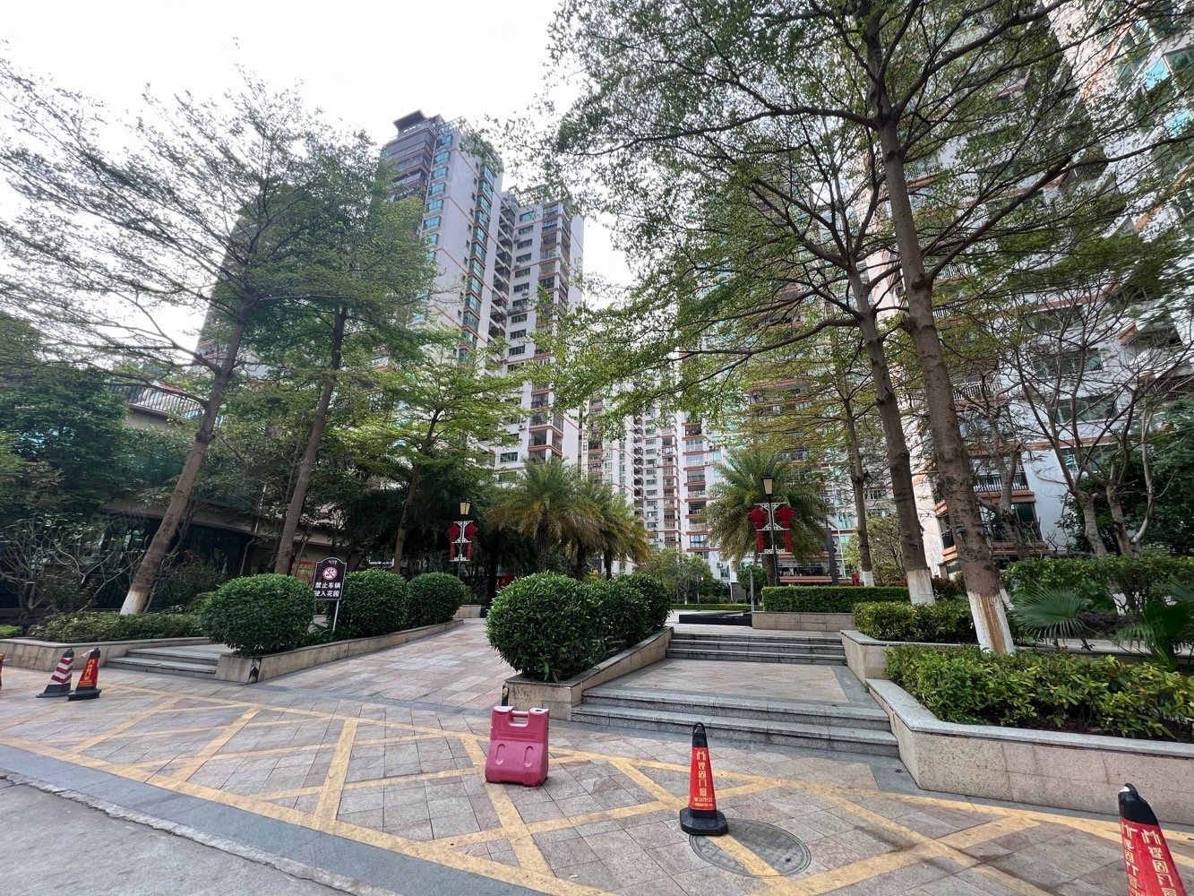 证142平方,三房两厅两卫,毛坯,开价120万,万盛银湖湾-汕尾58同城