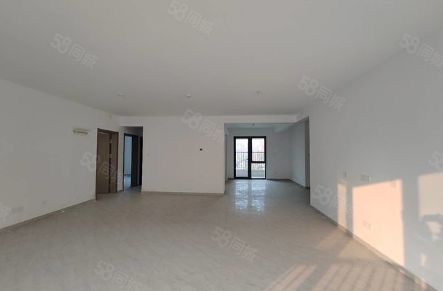 洋房宽厅可四室 客厅朝阳双明卫 诚售有密码钥匙