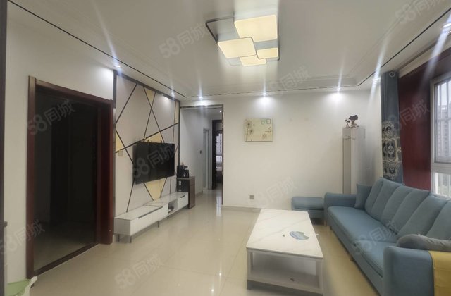 房东急售 万达旁 精装修 西边户 诚心出 免大税的 保证真实