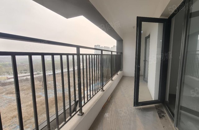 聊大翡丽湾  儒辰辰悦，新房未住，四室两厅两卫东边户