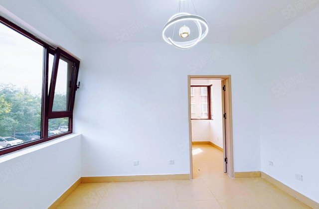 急售，实验  ，文轩中学，精装修，送储藏室，望湖花园。