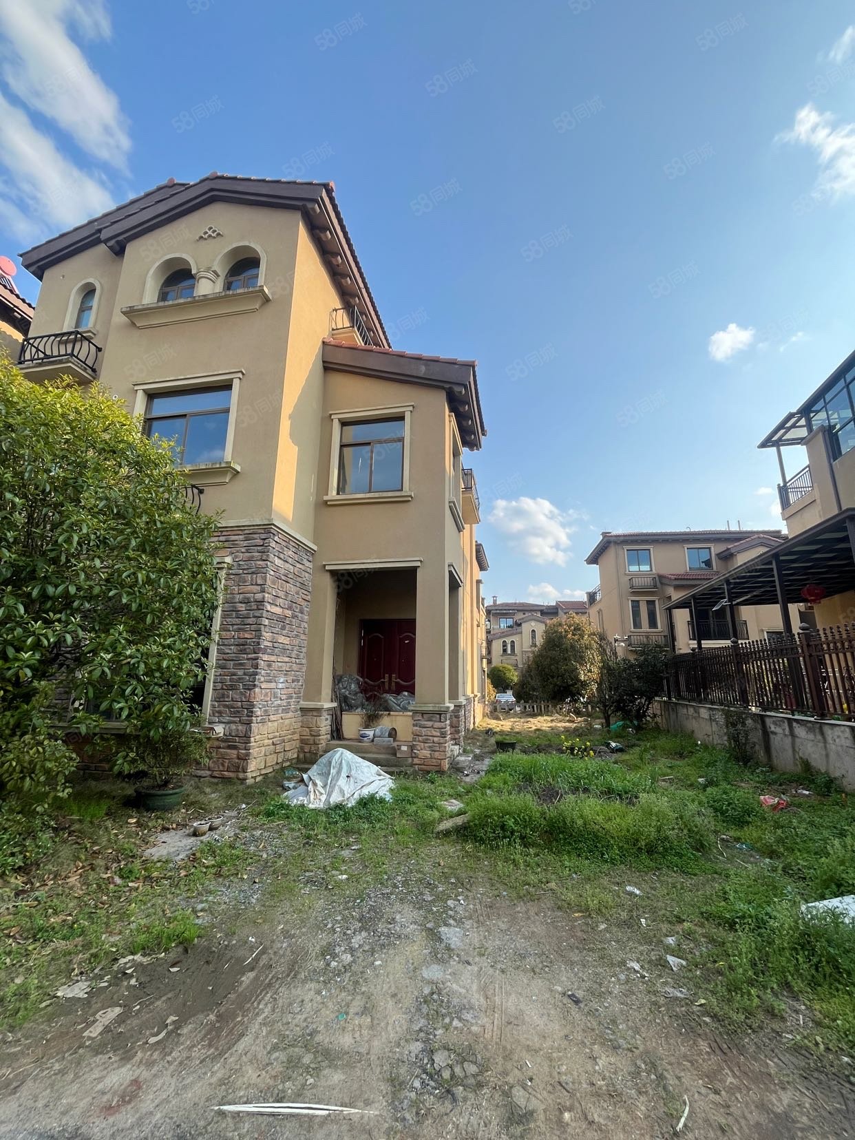 碧桂园凤凰城(别墅)5室2厅4卫243㎡北259万