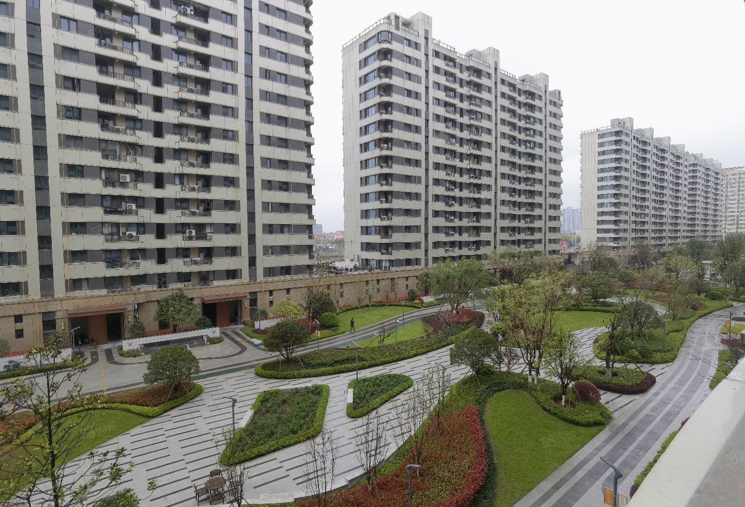 天璟誉府3室2厅2卫130㎡南北298万