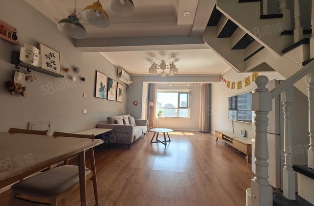 当代国际 复式公寓 上下两层 民水民电 天然气地暖 带车位