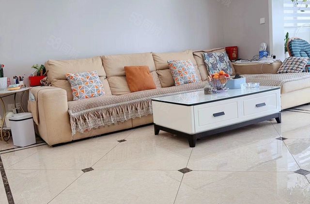 凤凰铂金广场3室2厅136.59㎡180万二手房图片