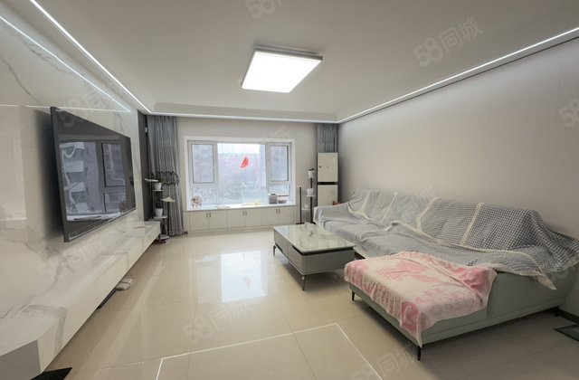 出售 新出 独梯独户 精装修 送储藏室 三叶草户型   位置