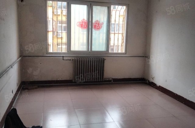 东关  ，文轩总校，步梯3楼，2室2厅，户型方正，停车方便。