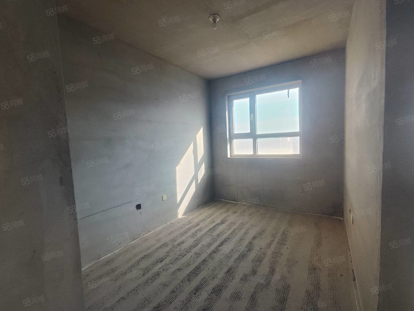 青湖铭城4室3厅2卫183㎡南北57万