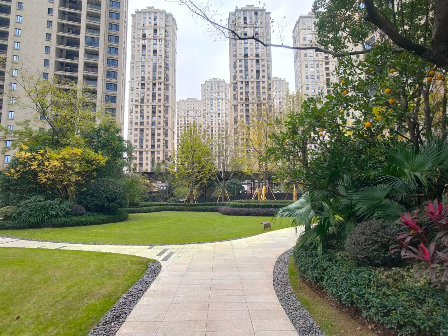 三江立体城嘉景园3室2厅2卫107.29㎡南北210万