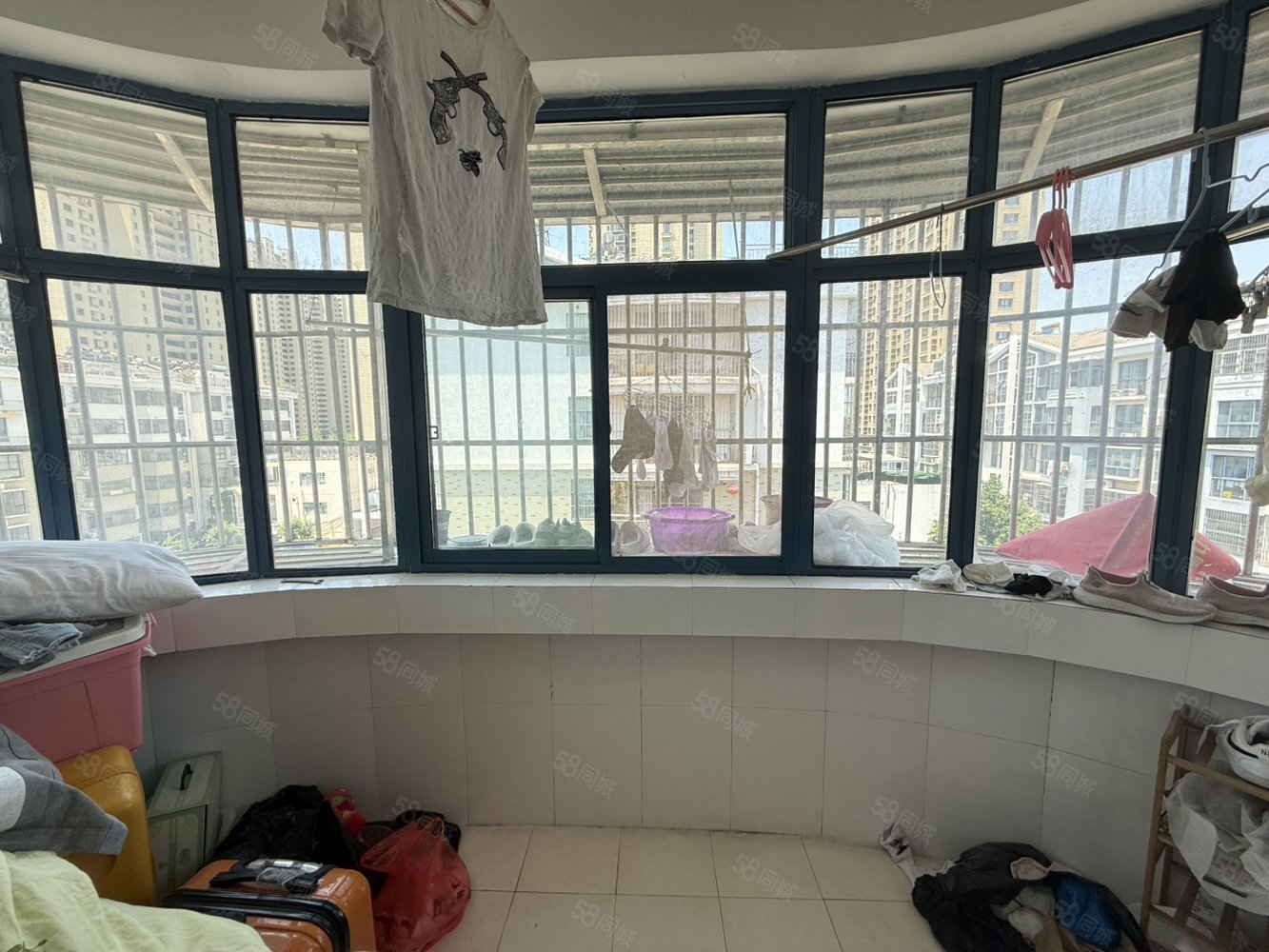 新港国际3室2厅2卫139㎡南北95万