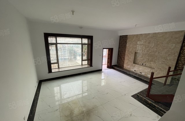 急售！联排别墅！带60平前院！建设路中华苑南苑！5室！