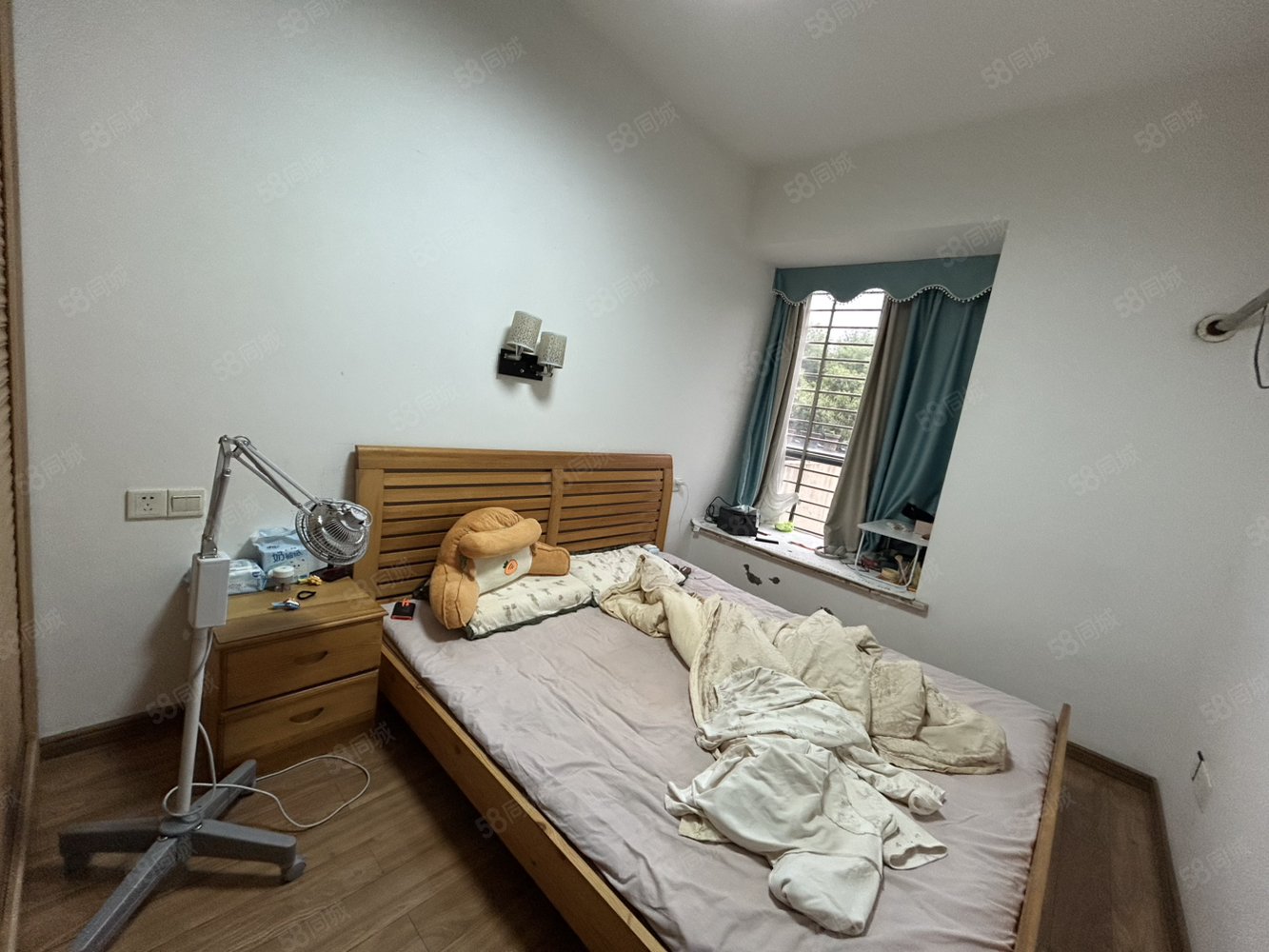 骏景华庭4室2厅2卫142㎡南北89万