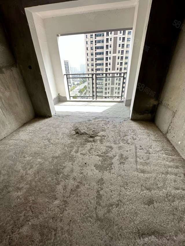 德和领秀广场3室2厅2卫110㎡西85万