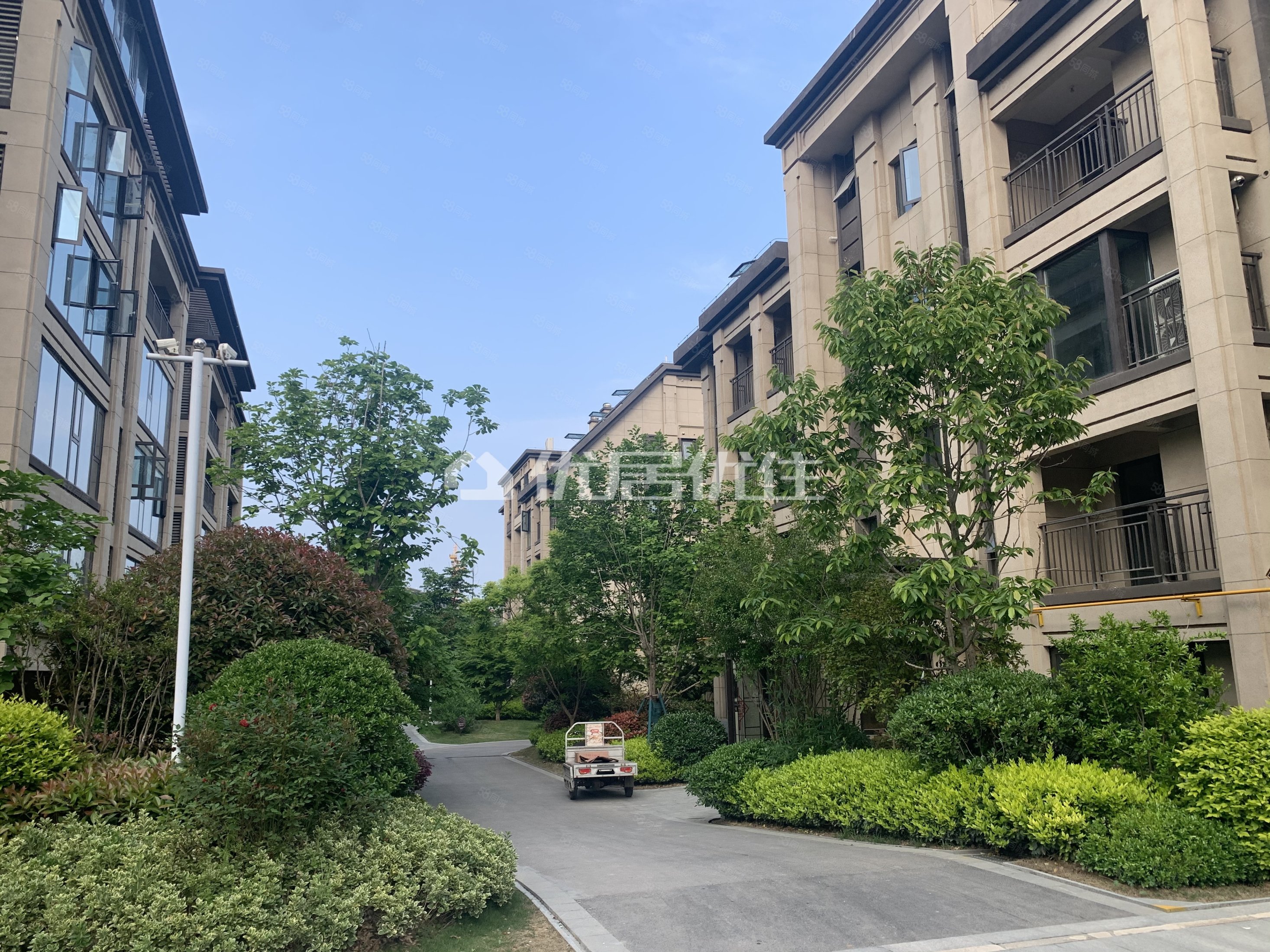 保利林语溪3室2厅1卫85㎡南北99万