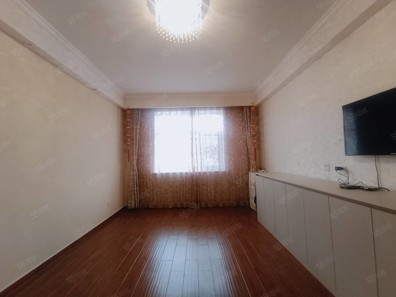 和谐小区3室2厅2卫201㎡南北95万