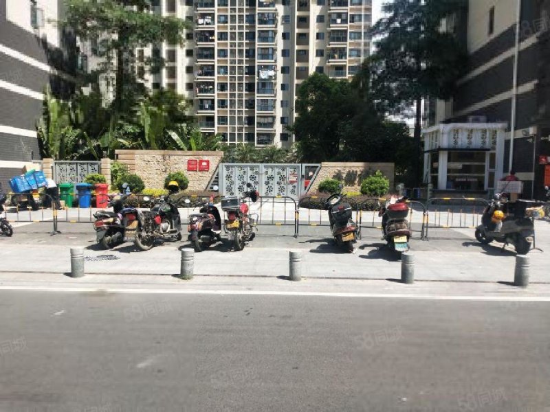 新出大悦花园3楼带60平露台 108平方 3室2厅2卫