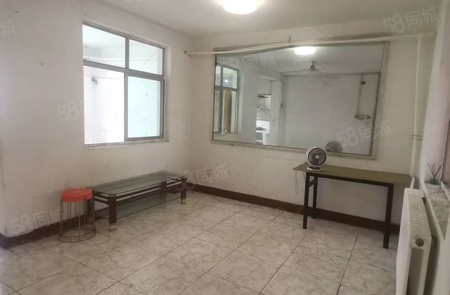 市中心 铁塔剧院附近 东昌总校 聚源巷 带储藏室 有钥匙